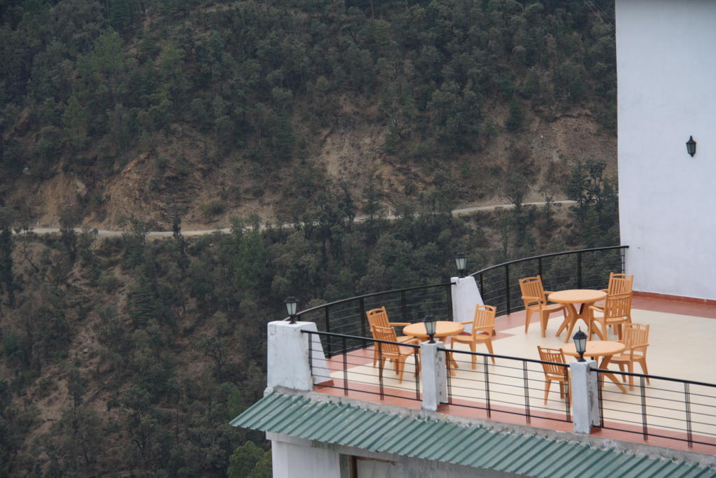 United 21 Resort Chail Esterno foto